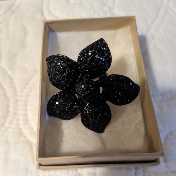 Flower ring - Picture 3 of 4